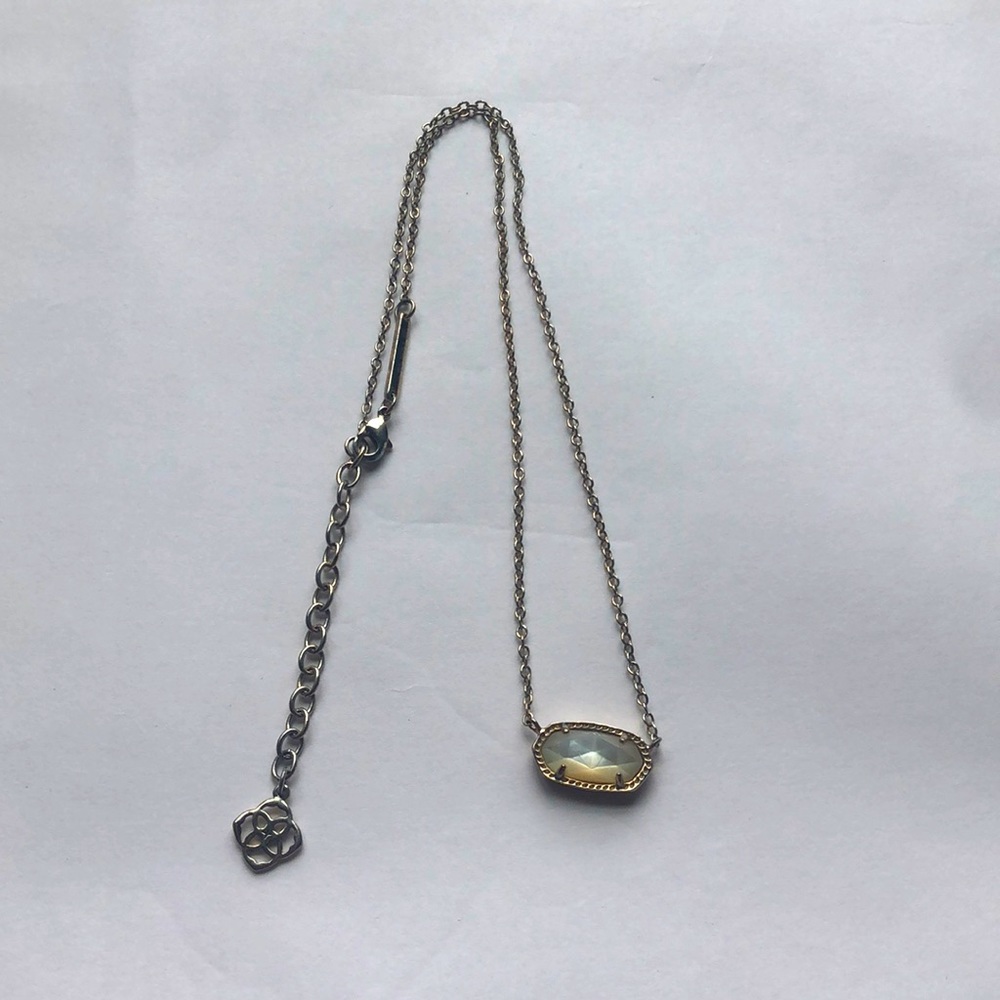 Kendra Scott necklace